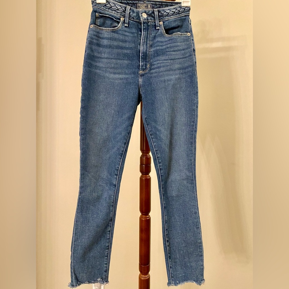 Abercrombie Curve Love High-rise Skinny Jeans - Size US24/00 Short - Medium wash